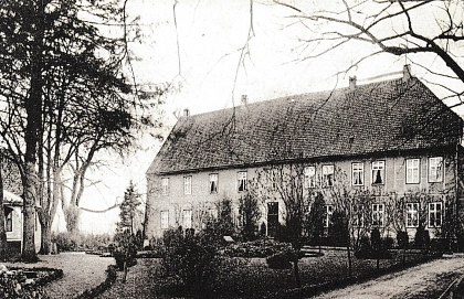 Der parkähnliche „Dasselsche Garten“ vor dem Lemförder Amtshof und dem Amtsstubengebäude (© Samtgemeindearchiv Lemförde) Der parkähnliche „Dasselsche Garten“ vor dem Lemförder Amtshof und dem Amtsstubengebäude (© Samtgemeindearchiv Lemförde) © Samtgemeinde Altes Amt Lemförde